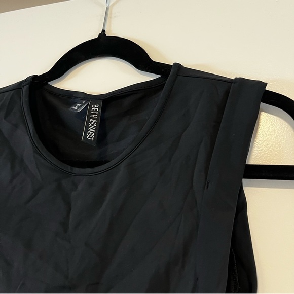 Beth Richards | Crop Top/ Bikini Top - Picture 4 of 14